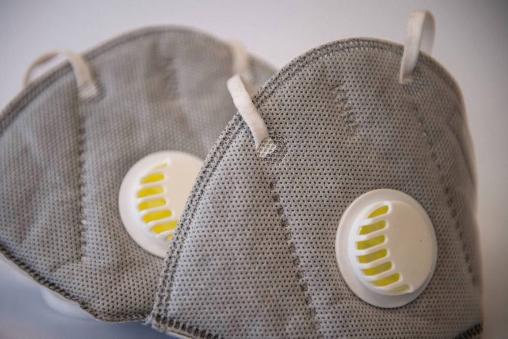 Czy rząd zniesie obowiązek noszenia maseczek?