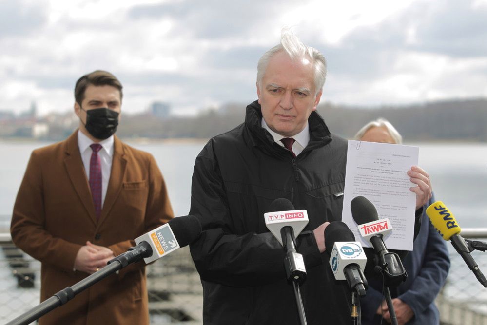<p>Olsztyn, 08.04.2021. Pose³ PiS Micha³ Wypij (L) oraz wicepremier, minister rozwoju, pracy i technologii Jaros³aw Gowin (P) podczas konferencji prasowej dotycz¹cej przekazania rodków finansowych na wsparcie Warmii i Mazur, 8 bm. w Olsztynie. (aldg) PAP/Tomasz Waszczuk</p>