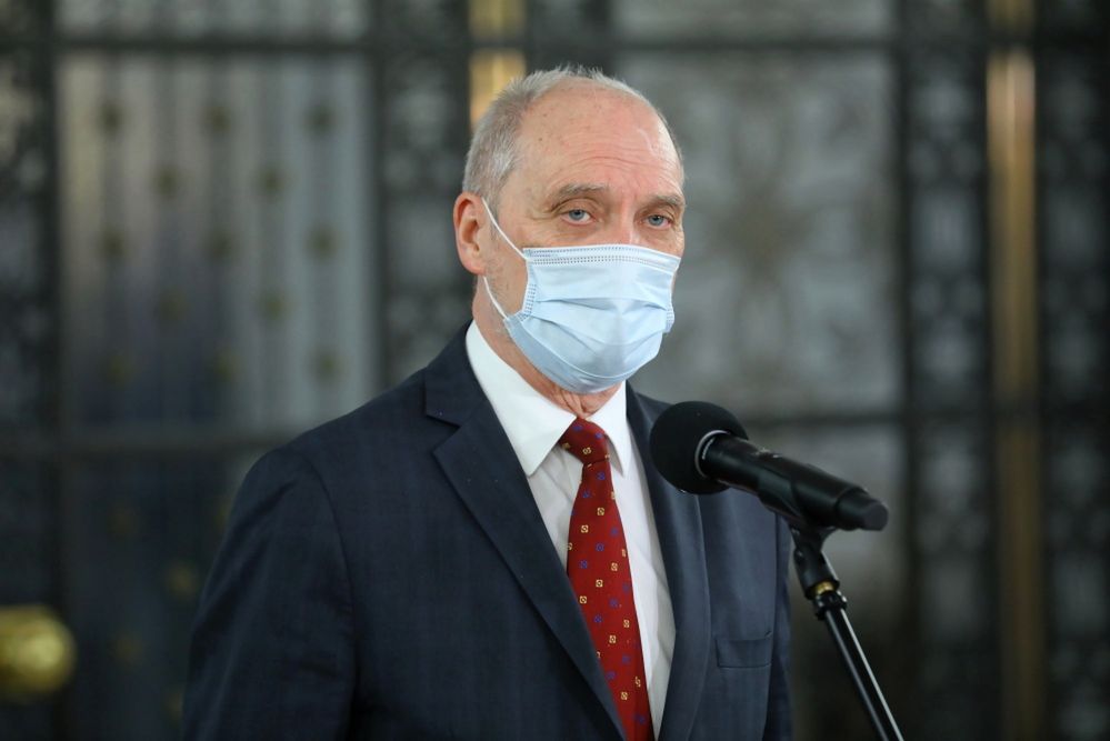 Macierewicz: w kwietniu przyjęcie raportu końcowego przez członków podkomisji.