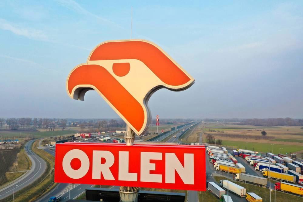 <p>Baranów, 25.03.2021. Zdjêcie ilustracyjne. Logo stacji paliw ORLEN z widokiem na trasê A2 w okolicy Baranowa, 25 bm. (ls/dw) PAP/Leszek Szymañski</p>