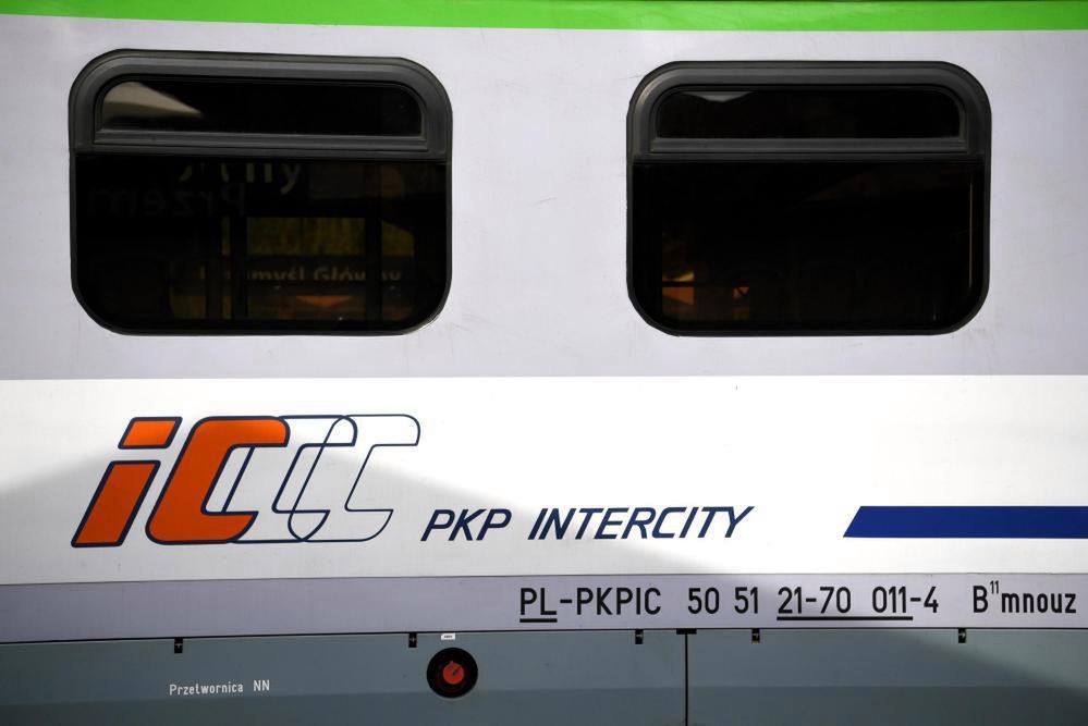 <p>Przemyl, 10.10.2020. Sk³ad PKP Intercity Dworcu G³ównym PKP w Przemylu, 10 bm. (dd/awol) PAP/Darek Delmanowicz</p>