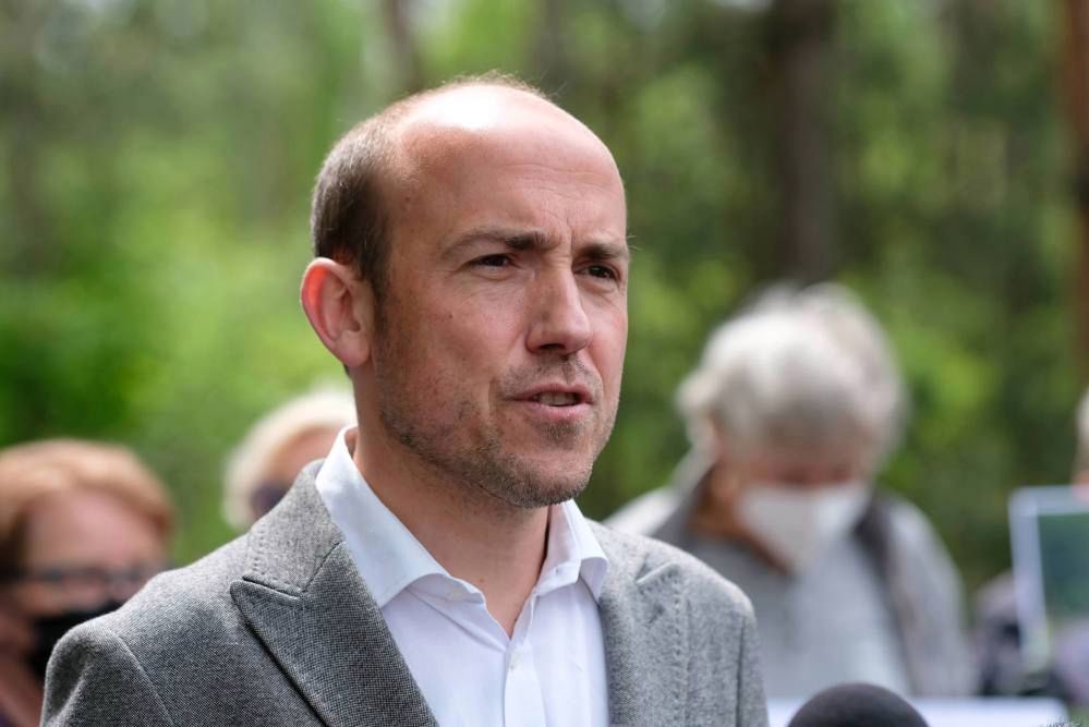 <p>Mys³owice, 23.05.2021. Przewodnicz¹cy PO Borys Budka (P) podczas konferencji prasowej w Mys³owicach, 24 bm. W ca³ym kraju odbywaj¹ siê dzi konferencje Koalicji Obywatelskiej &#8220;Stop prywatyzacji lasów pañstwowych&#8221;. (kf/ran) PAP/Andrzej Grygiel</p>