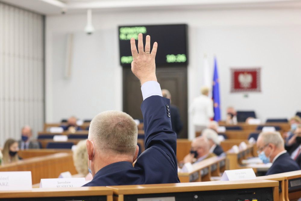 Senat odrzucił nowelizację dającą szefowi MEiN prawo ustanawiania programów.