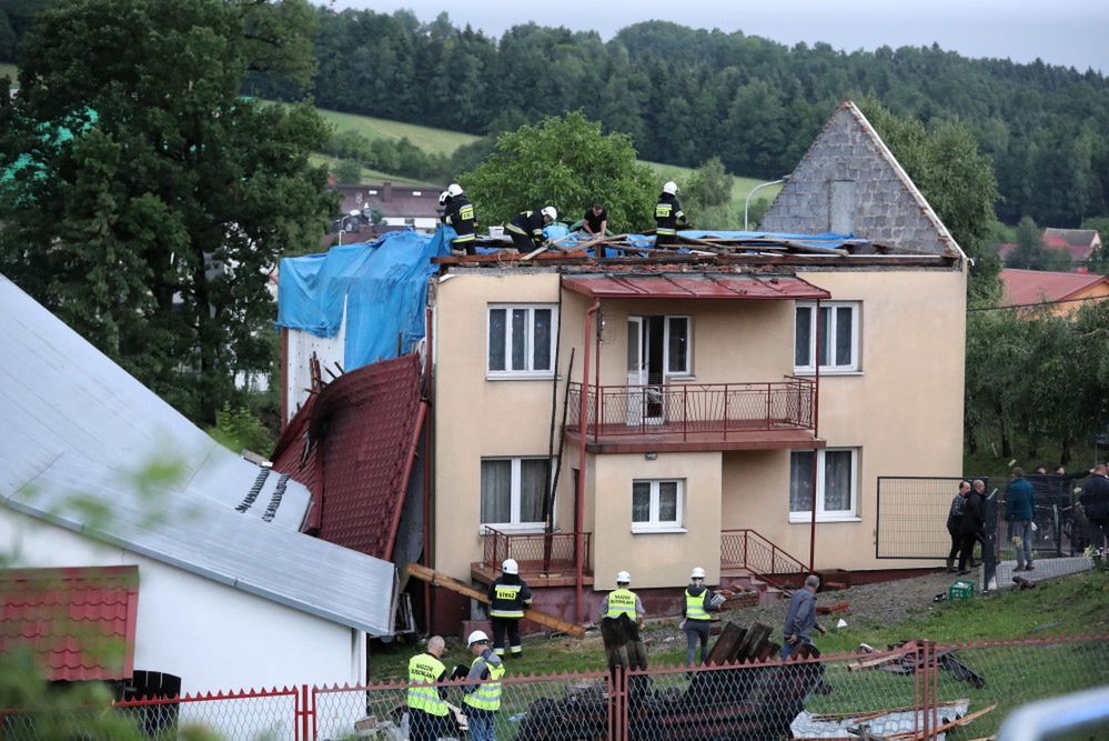 Małopolskie: szkody spowodowane przez trąbę powietrzną i grad.