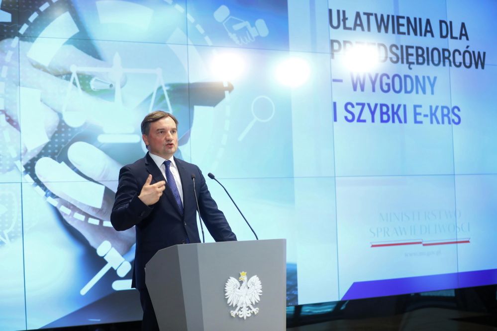 <p>Warszawa, 05.07.2021. Minister sprawiedliwoci, prokurator generalny Zbigniew Ziobro podczas konferencji prasowej, 5 bm. w budynku Gie³dy Papierów Wartociowych w Warszawie. Temat: U³atwienia dla przedsiêbiorców  szybki i sprawny e-KRS. (kf) PAP/Rafa³ Guz</p>