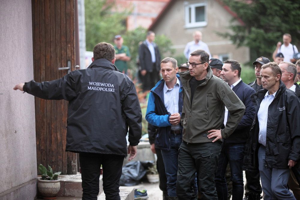 Premier w Dobczycach: o ile warunki pogodowe się nie pogorszą, sytuacja będzie opanowana.