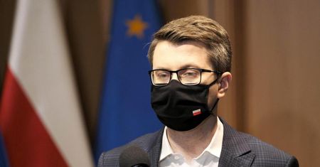 Müller: stanowisko ministra Czarnka nie jest zagrożone; realizuje program PiS