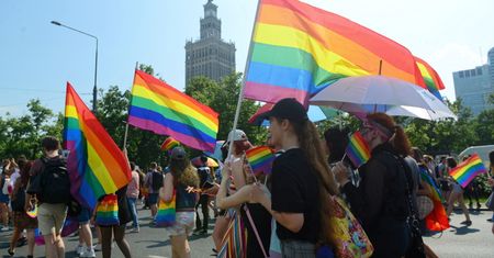 Parada Równości w Warszawie z patronatem prezydenta Rafała Trzaskowskiego.