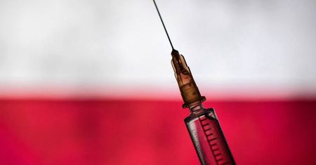 Od lipca do Polski trafiać będzie tygodniowo o około milion mniej szczepionek Pfizera.