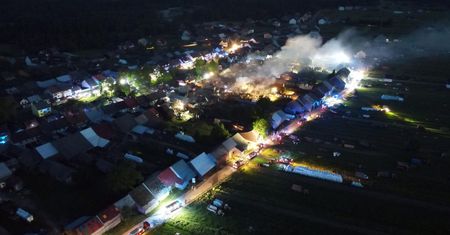 Premier po pożarze we wsi Nowa Biała: zrobiliśmy wszystko, aby rodziny miały dach nad głową