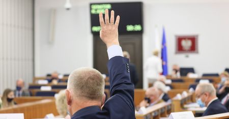 Senat odrzucił nowelizację dającą szefowi MEiN prawo ustanawiania programów.