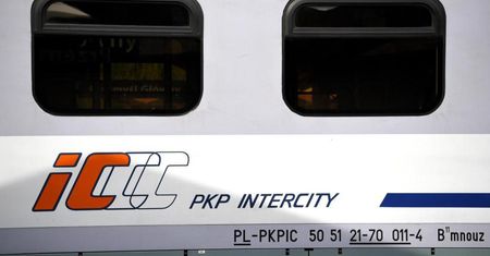 PKP Intercity: rośnie zainteresowanie podróżowaniem koleją.