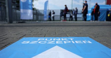 W Polsce ponad 5,2 mln osób jest w pełni zaszczepionych przeciw COVID-19.