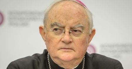 Arcybiskup Henryk Hoser znalazł się w szpitalu na skutek powikłań pocovidowych