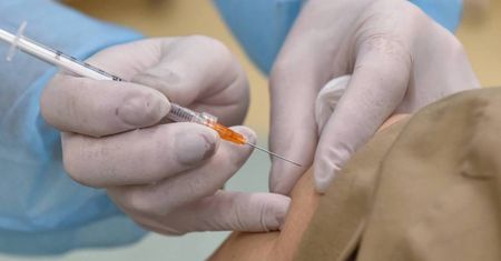 W pełni zaszczepionych jest ponad 3,7 mln Polaków.