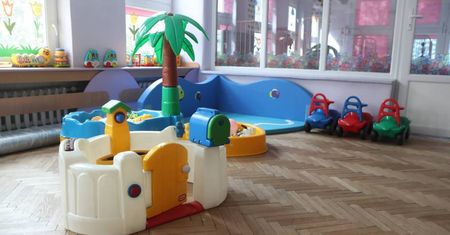 Od poniedziałku stacjonarnie pracują przedszkola, zerówki oraz żłobki.