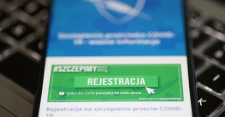 W poniedziałek ruszyły zapisy dla 53-latków na szczepienia przeciw COVID-19.