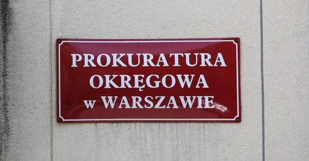 Celebryci złamali prawo i zostali postawieni w stan oskarżenia za reklamowanie alkoholu w internecie.