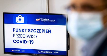 Osoby urodzone w 1971 r. mogą od czwartku rejestrować się na szczepienie przeciw COVID-19.