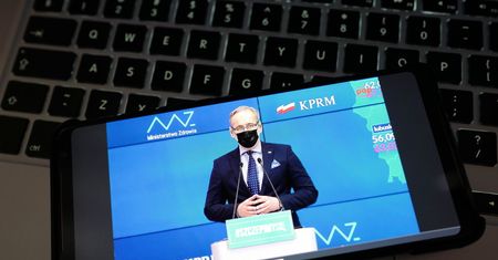 Niedzielski: w pięciu województwach utrzymujemy dotychczasowe obostrzenia.