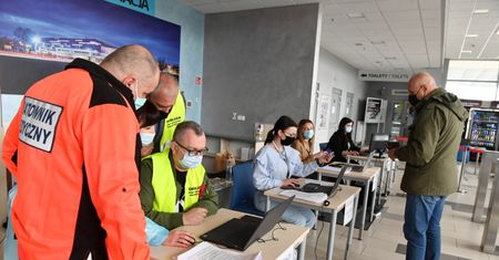 Na szczepienie przeciw COVID-19 od środy mogą się zapisywać osoby w wieku 42 i 43 lat.