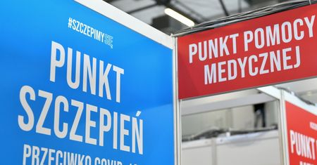 Osoby w wieku 40 i 41 lat mogą od czwartku zapisywać się na szczepienie przeciw COVID-19.