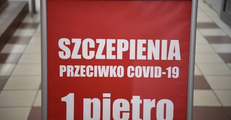 Dworczyk o szczepieniach w Rzeszowie: doniesienia nie są prawdziwe.