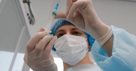 Immunolog: niezależnie od tego, czy szczepionka jest jedno-, czy dwudawkowa, jest dobra do stosowania
