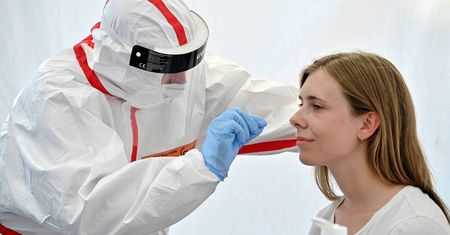 Wzrost zakażeń na Covid-19. Czy czeka nas powrót do obostrzeń?