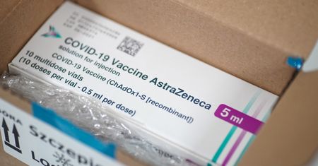 W niedzielę do Polski dotrze pomniejszona dostawa szczepionki AstraZeneca.