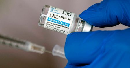 Dworczyk podał termin pierwszej dostawy szczepionek Johnson & Johnson.