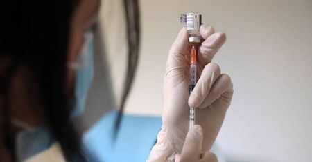 Południowoafrykański” wariant koronawirusa może zakażać niektóre osoby mimo zaszczepienia preparatem Pfizera