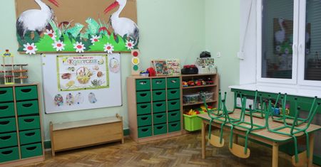 Czy jest szansa, żeby dzieci wróciły do przedszkola i szkoły jeszcze w tym miesiącu.?Minister Czarnek mówi o scenariuszach.