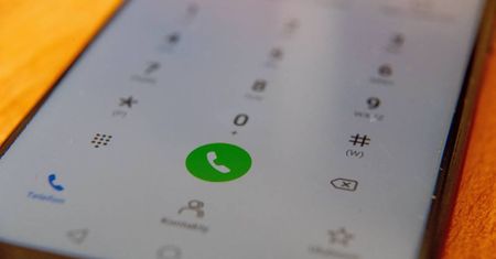 Czy Polacy w pandemii mogli przekazać przez telefon poufne dane oszustom?