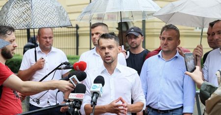 Rolnicy z AgroUnii i rybacy pod KPRM. Zapowiadają strajki.