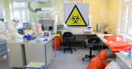 Dr Sutkowski: wzrost zachorowań na COVID-19 jest pewny, odpowiedzialny będzie wariant delta.