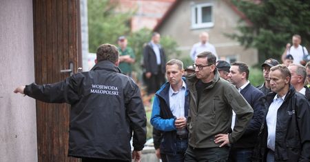 Premier w Dobczycach: o ile warunki pogodowe się nie pogorszą, sytuacja będzie opanowana.