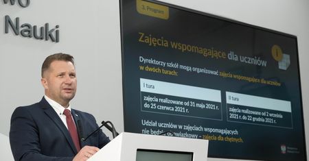 Będą w tym roku fundusze na realizację czterech programów wsparcia uczniów.
