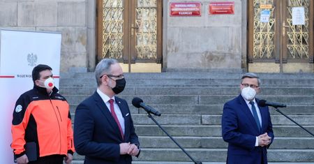 Niedzielski: sytuacja na Śląsku jest krytyczna, relokujemy pacjentów do innych województw.