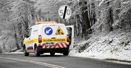 GDDKiA ostrzega kierowców przed opadami śniegu.