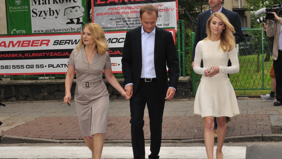 25-05-2014 Kasia Tusk z rodzicami na wyborach foto.S.S≥yø/ONS.PL