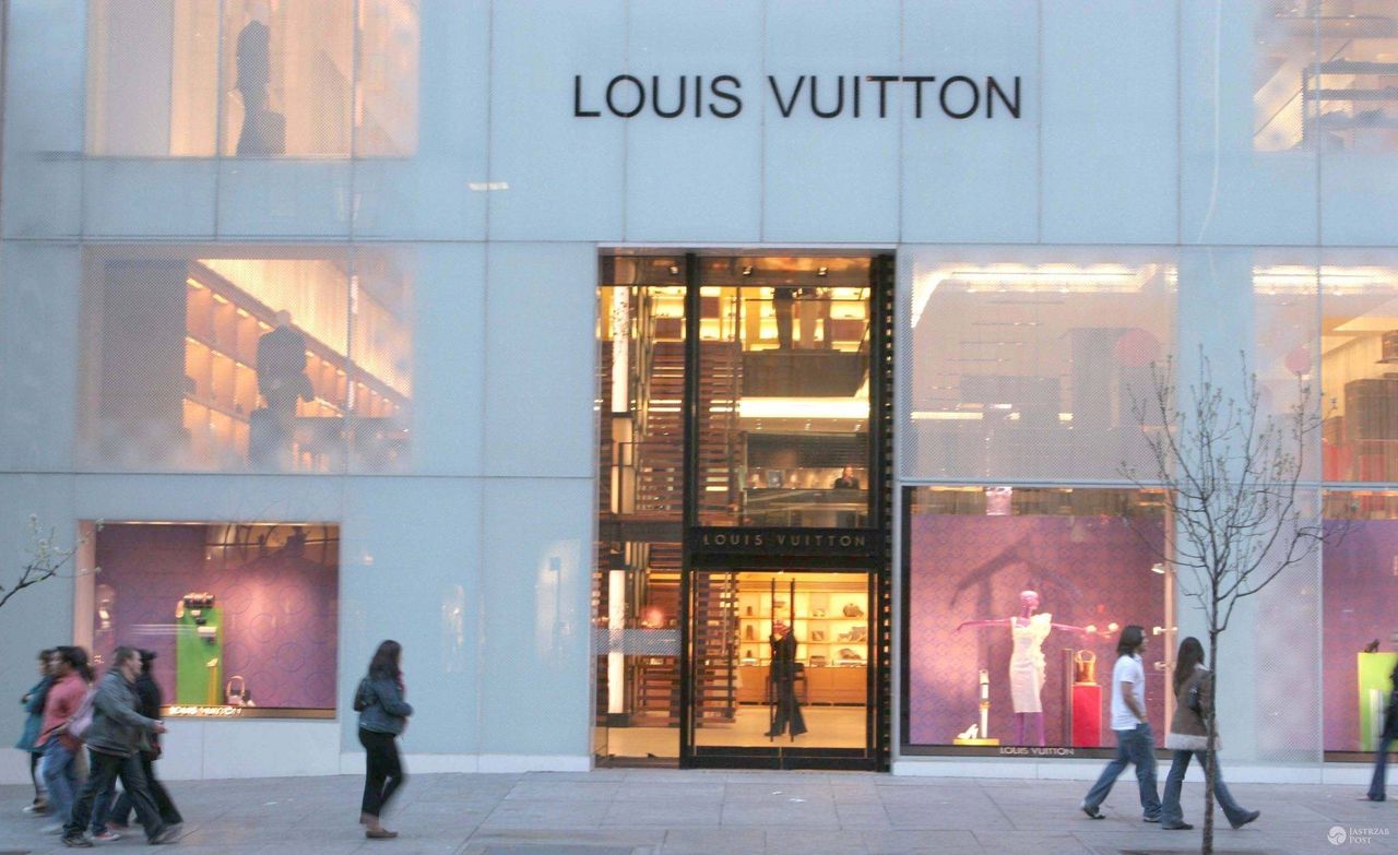 Od teraz w sklepach Louis Vuitton kupicie torebki i inne towary opakowane w żółte pudełka z niebieską wstążką (fot. ONS)