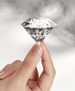 Przemytniczka połknęła diament o wartości 245 tys. euro