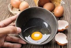 Wykorzystaj odżywcze właściwości jajka dla urody