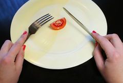 Schudniesz jedząc mniej? Dietetycy obalają mity