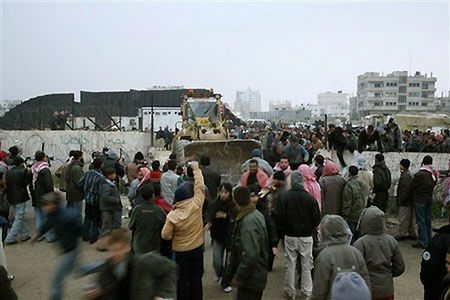 Tysiące Palestyńczyków ruszyło do Egiptu na zakupy