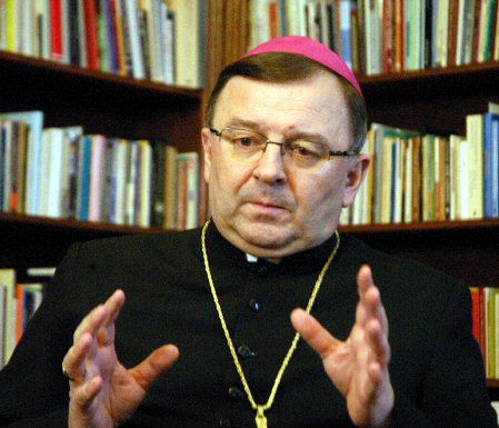 Abp Życiński: trzeba lustrować biskupów