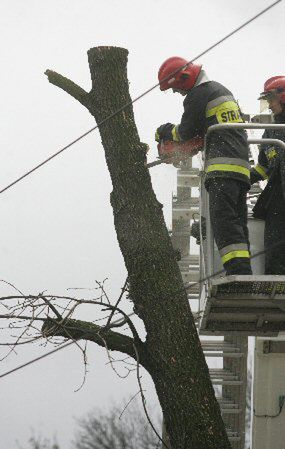 W kolejnych gminach wznowiane są dostawy prądu