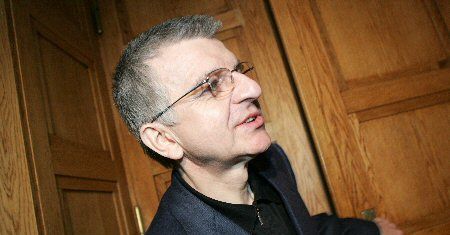 Poseł SLD z radości pocałował podłogę