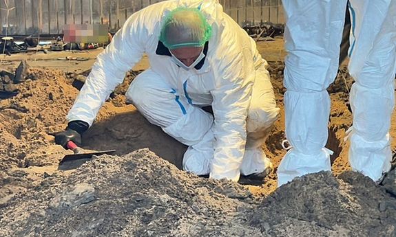 Mroczne odkrycie w Płaczewie. Ciało mężczyzny ukryte pod betonem w garażu